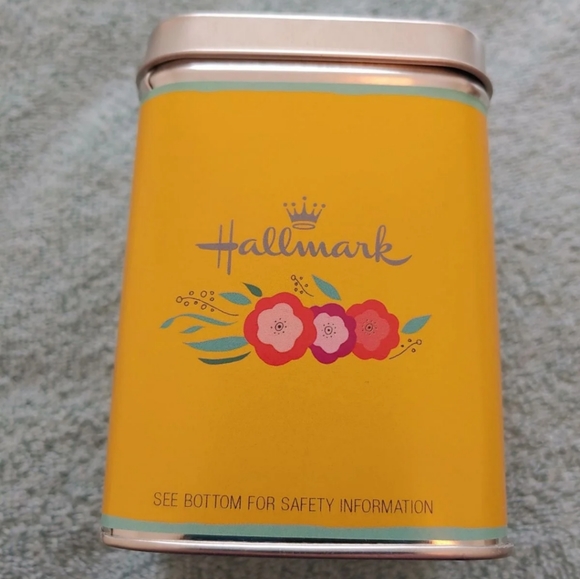 Hallmark Citrus Scented Candle - Picture 3 of 4